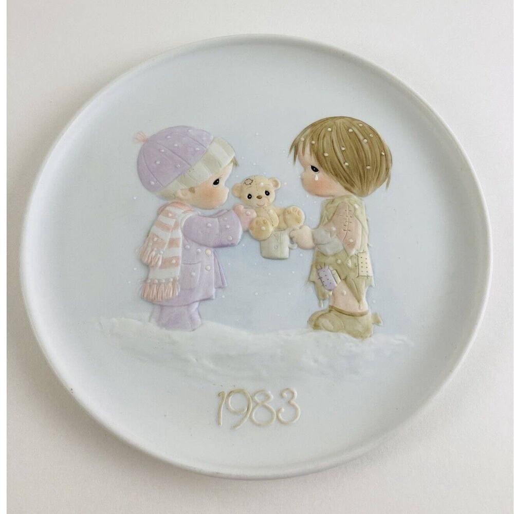 1983 Enesco PRECIOUS MOMENTS Plate Limited Edition Joy Christmas Series Sharing
